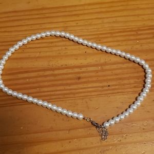 white pearl necklace